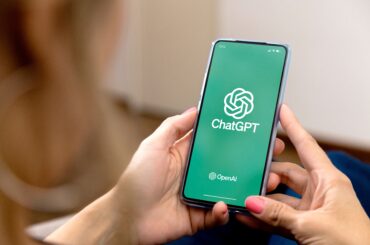 ChatGPT: cómo funciona, qué puede hacer y por qué usarlo con cuidado