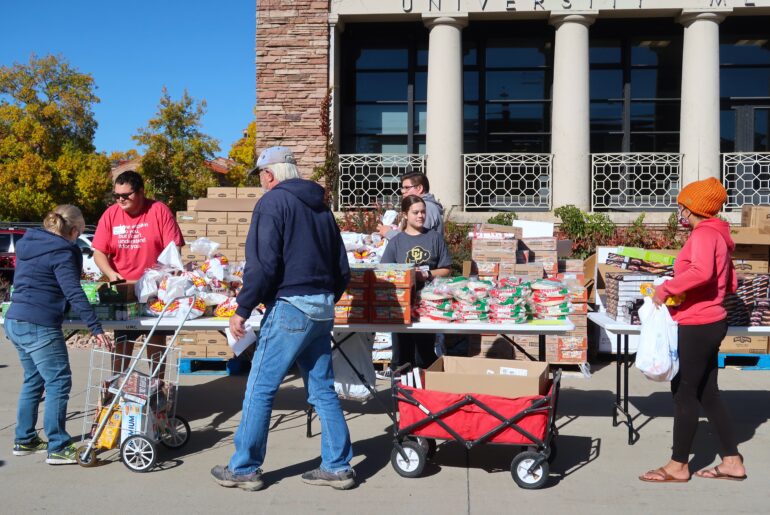 Cómo conseguir comida si sus beneficios de SNAP o WIC se retrasan