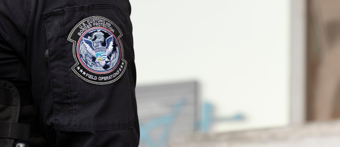 Qué Derechos tiene si ICE llega a su trabajo: expertos explican qué deben saber trabajadoras del hogar y sus empleadores