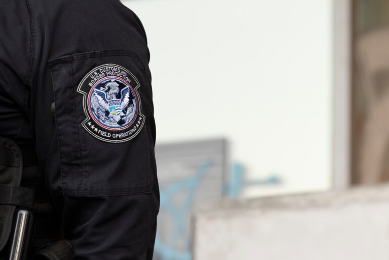 Qué Derechos tiene si ICE llega a su trabajo: expertos explican qué deben saber trabajadoras del hogar y sus empleadores