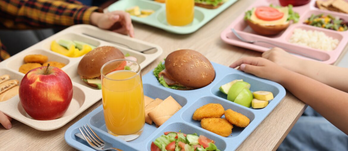 Comidas escolares y carga pública: lo que las familias deben saber