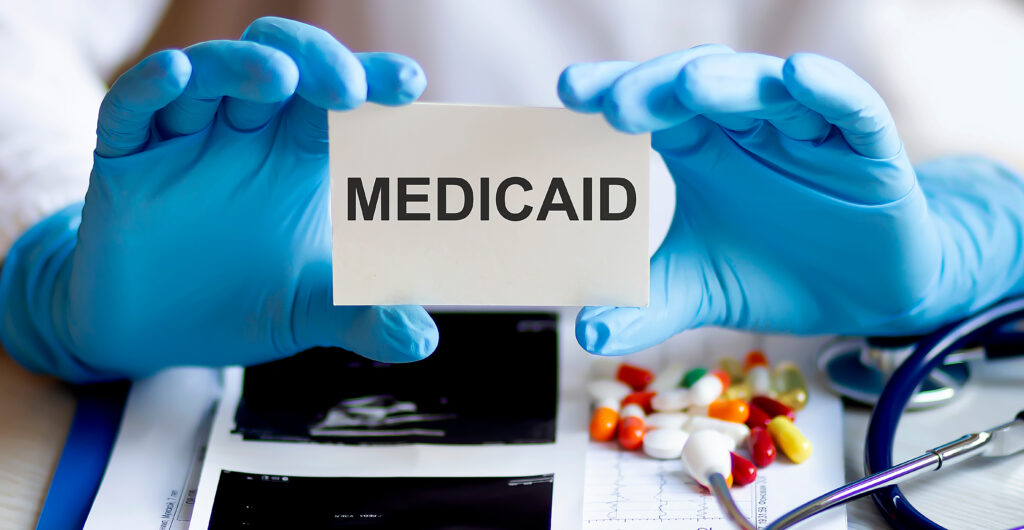 Nuevas reglas de Medicaid: ¿qué inmigrantes pueden perder su cobertura?