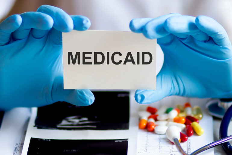 Nuevas reglas de Medicaid: ¿qué inmigrantes pueden perder su cobertura?